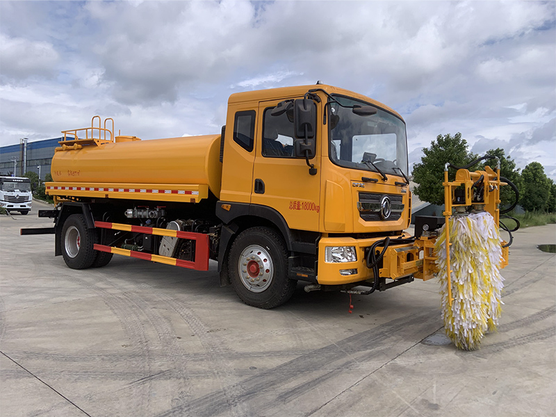 东风D9城市护栏清洗车